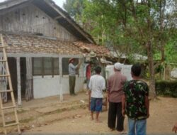 Rumah Berdinding Kayu Milik Rohmad Segera Direhab TNI