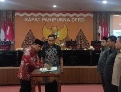 Rapat Paripurna DPRD Kendal Menetapkan Raperda Pajak Daerah dan Retribusi Daerah