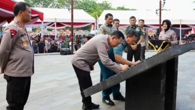 Kapolri Bersama Panglima TNI Resmikan Monumen Jenderal Hoegeng di Kota Pekalongan