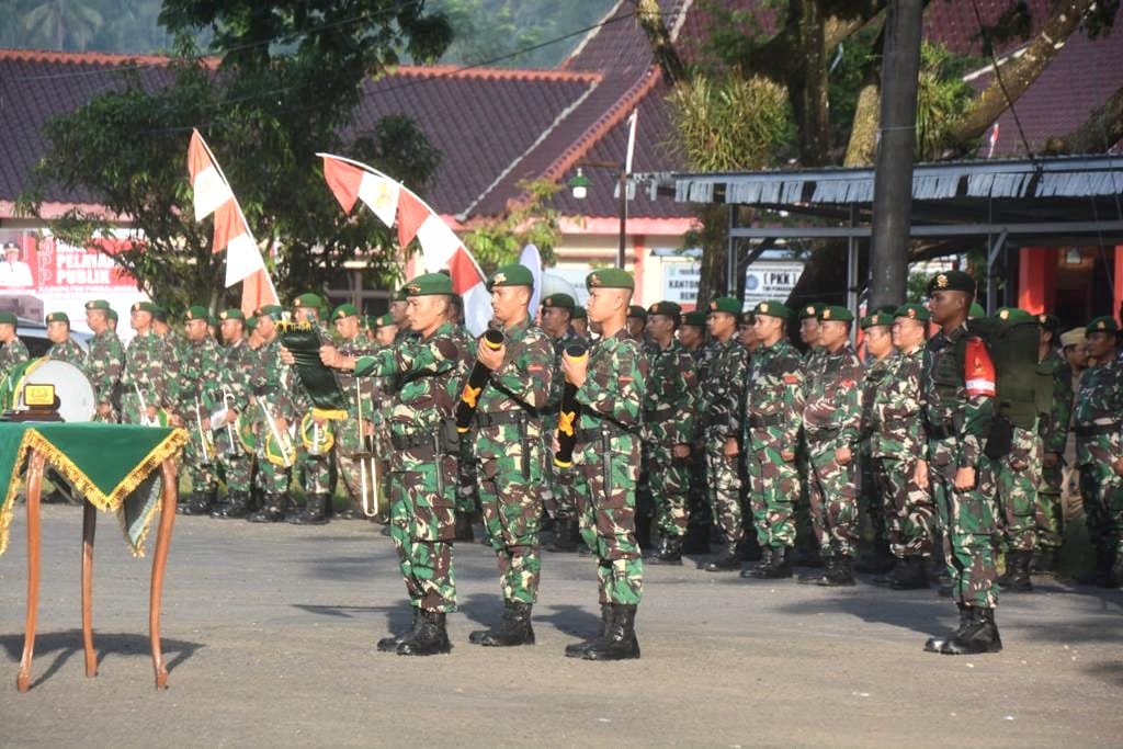 Danrem Wijayakusuma Irup Penyerahan Simbol Infanteri dan Lepas Tonting Yudha Wastu Pramuka Jaya Etape Pertama